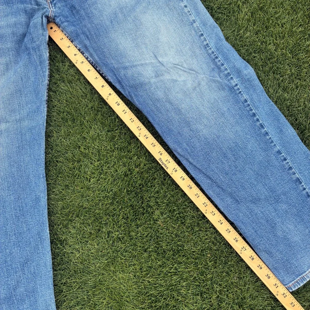 Levis 505 Regular Fit Jeans Mens 39x32 Medium Wash Blue Straight Leg Denim